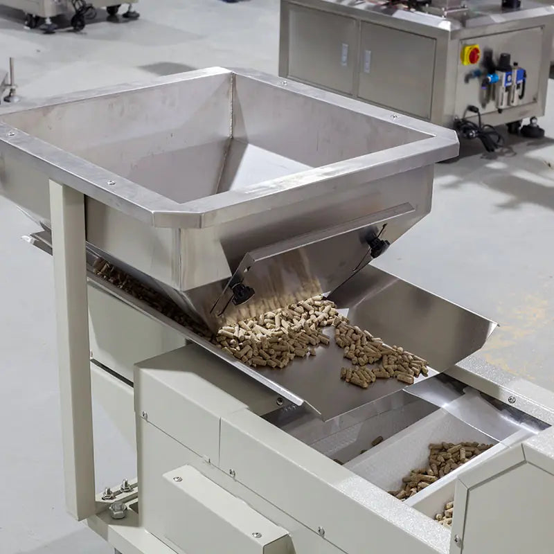 bottle filling and labeling machine